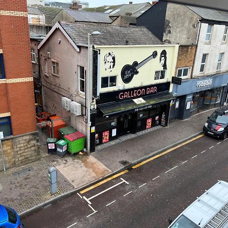 Peaky Blinders Apartment 5 Min Walk To Blackpool Tower Sleeps Up To 14 Exterior foto