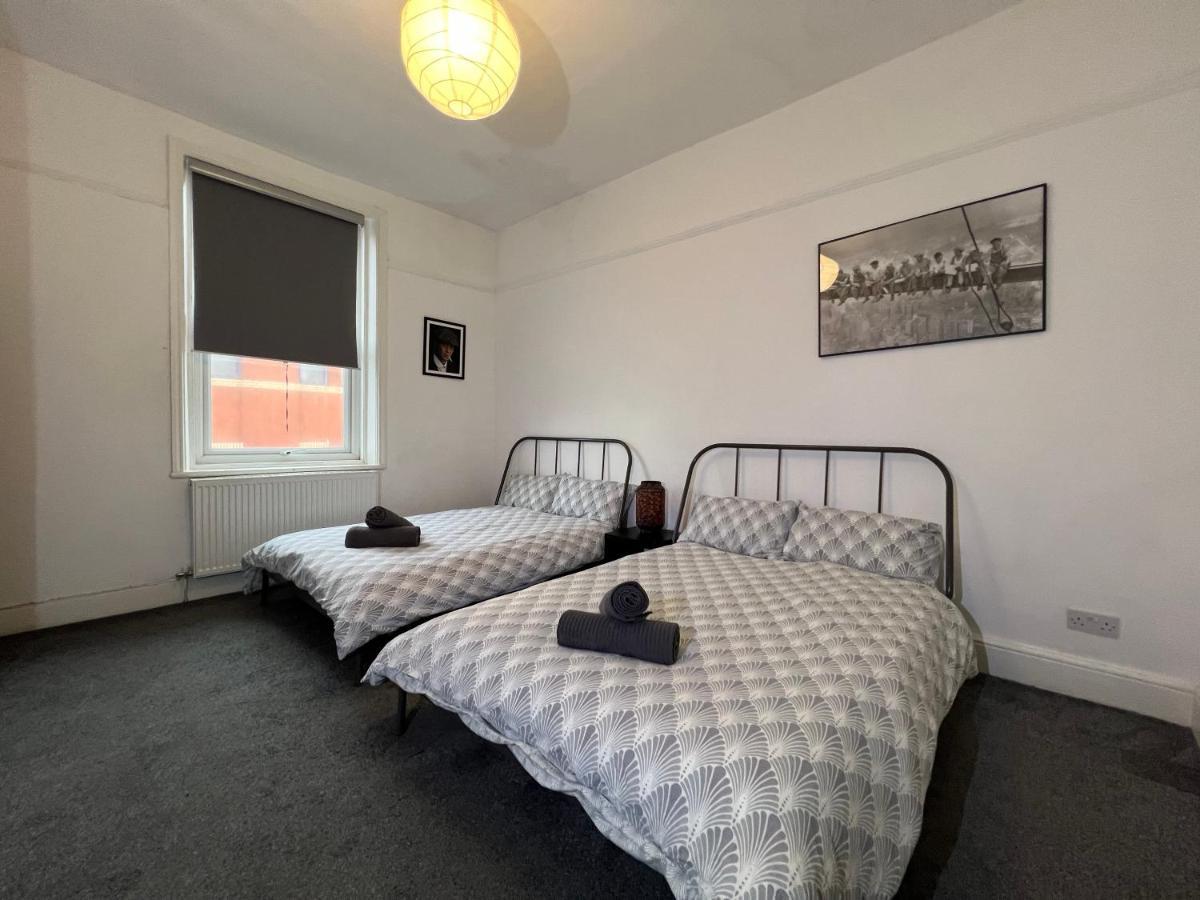 Peaky Blinders Apartment 5 Min Walk To Blackpool Tower Sleeps Up To 14 Exterior foto