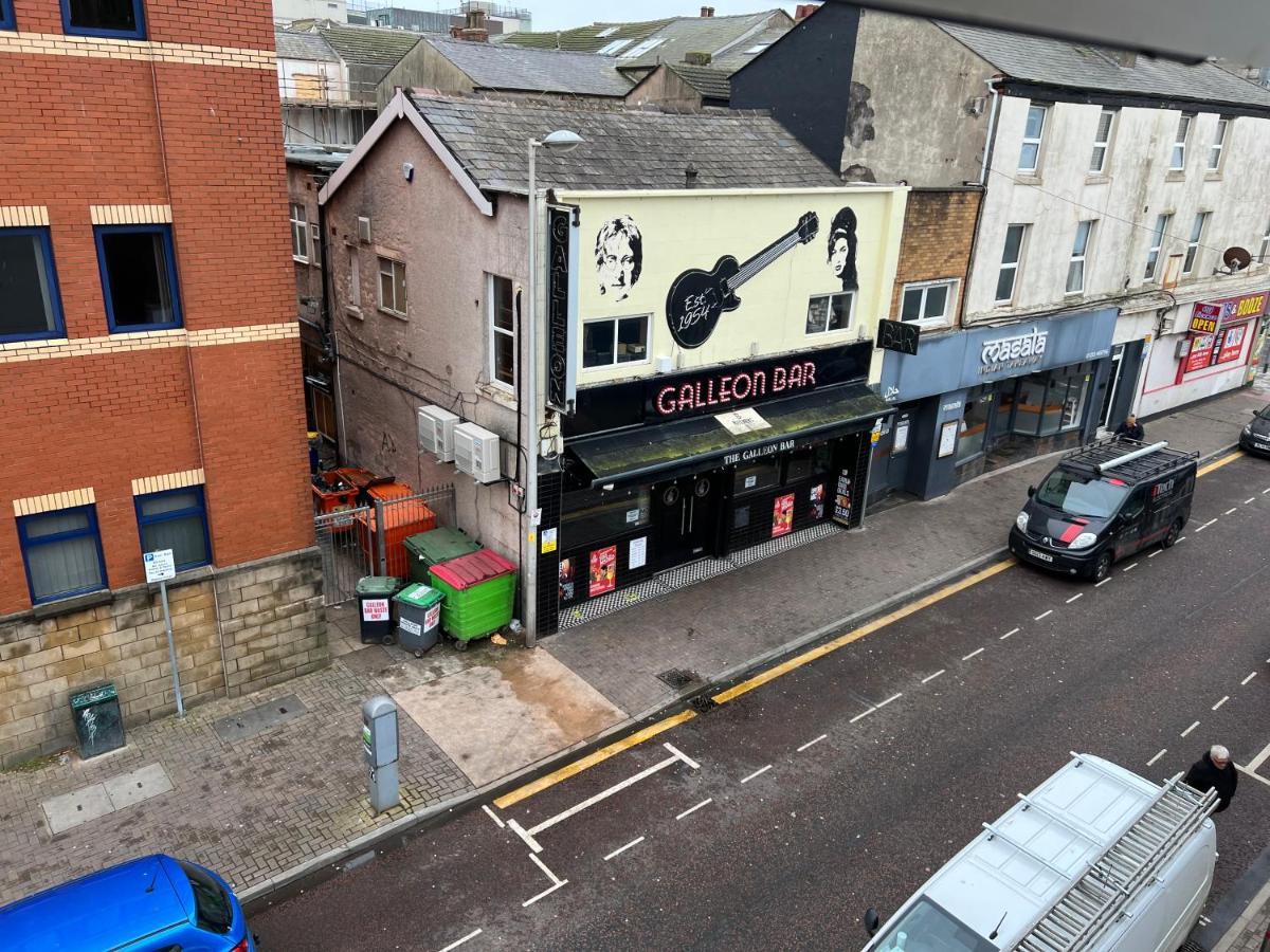 Peaky Blinders Apartment 5 Min Walk To Blackpool Tower Sleeps Up To 14 Exterior foto