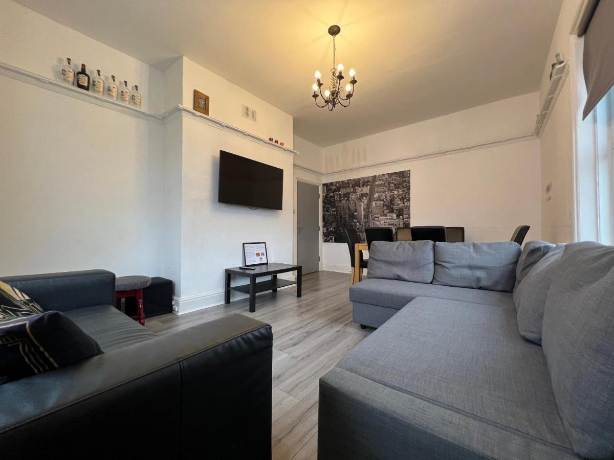 Peaky Blinders Apartment 5 Min Walk To Blackpool Tower Sleeps Up To 14 Exterior foto