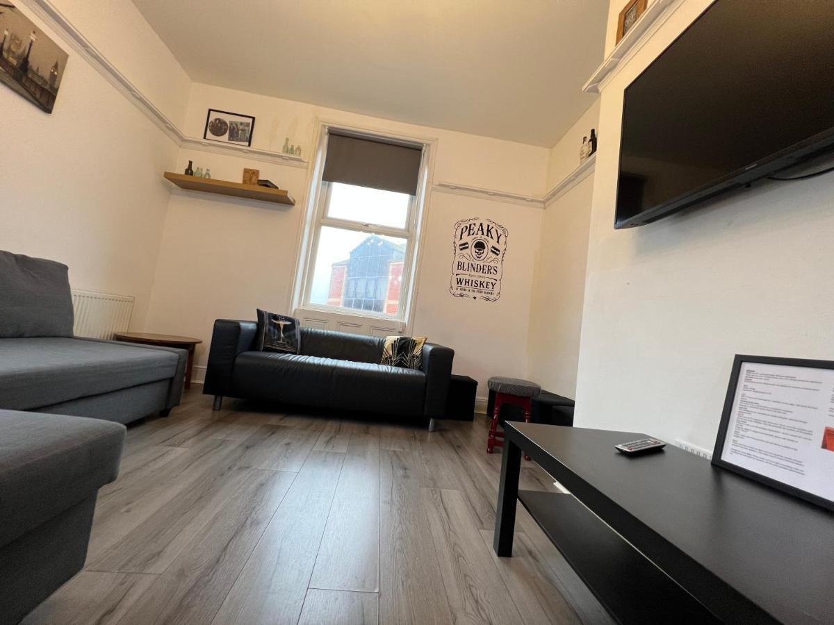 Peaky Blinders Apartment 5 Min Walk To Blackpool Tower Sleeps Up To 14 Exterior foto